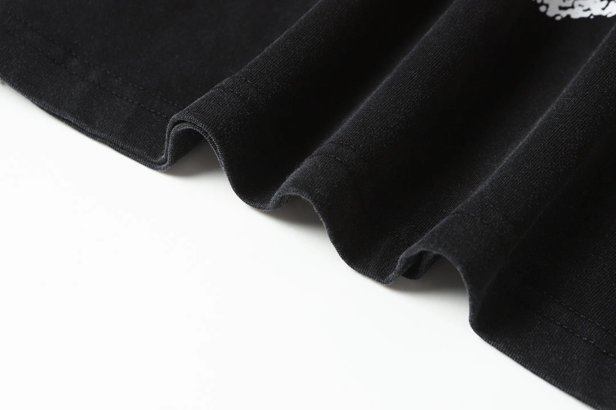 901# Black I P62 Hellstar T （fabric):32 250 Sizes（size）：S-M- L- X L （colour）： Black